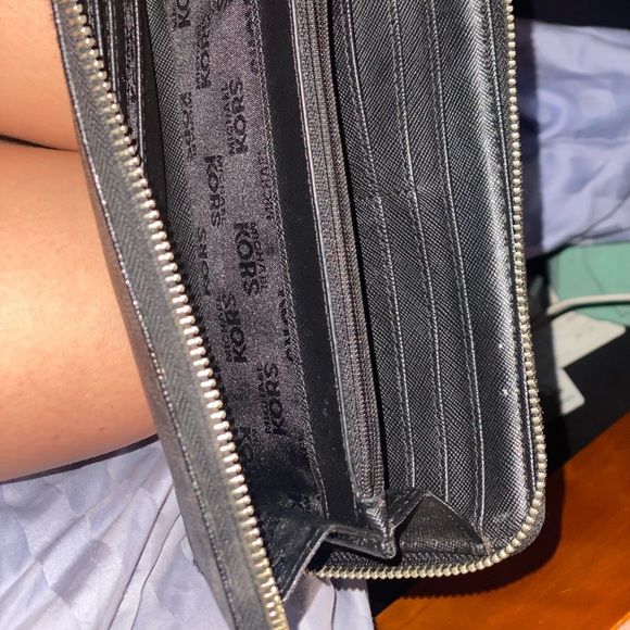 Michael kors wallet - Picture 12 of 13
